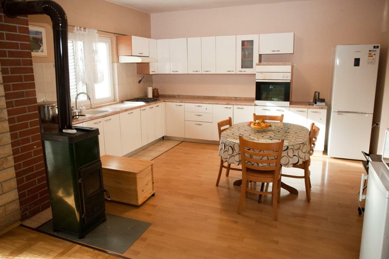 Apartman Ana Radovin Екстер'єр фото